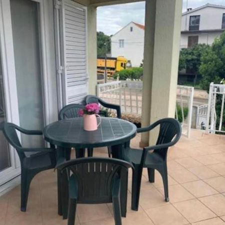 Apartamento Apartman Kurtov Pakoštane Exterior foto
