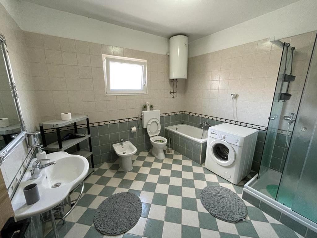 Apartamento Apartman Kurtov Pakoštane Exterior foto